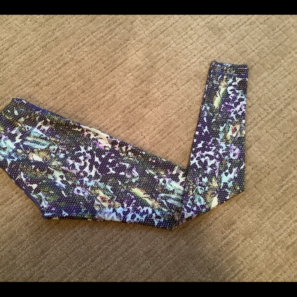 Lululemon Wunder Under Leggings in Full on Luxtreme size 6